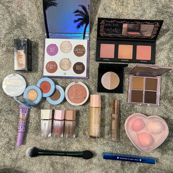 Makeup Bundle - Picture 2 of 6